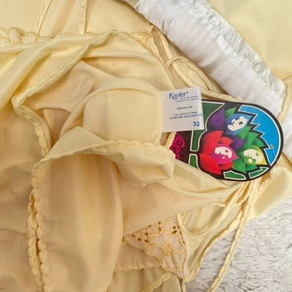 Vintage - NWT Yellow Scalloped Trim Floral Camisole - Picture 7 of 8